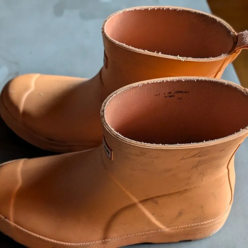 Hunter Original Short Pull-On Rain Boots - Peach / Orange (Size US 7 / UK 5)